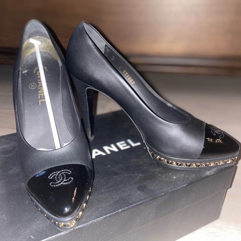 Chanel heels like new